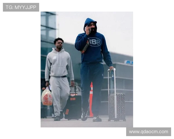 快船客场挑战国王小卡哈登卫衣亮相科林斯酷炫登机照曝光